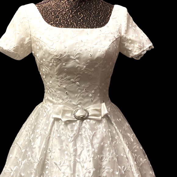 💚🤍NWOT/EMBROIDERED LACE WEDDING DRESS/ #004 - Picture 11 of 17